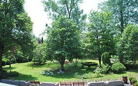 La Roseraie. Gaume-Ardenne-lacuisine sur Semois.